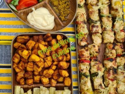 Brochettes de poulet mariné à la mayonnaise ,et ses assortiments by lolo