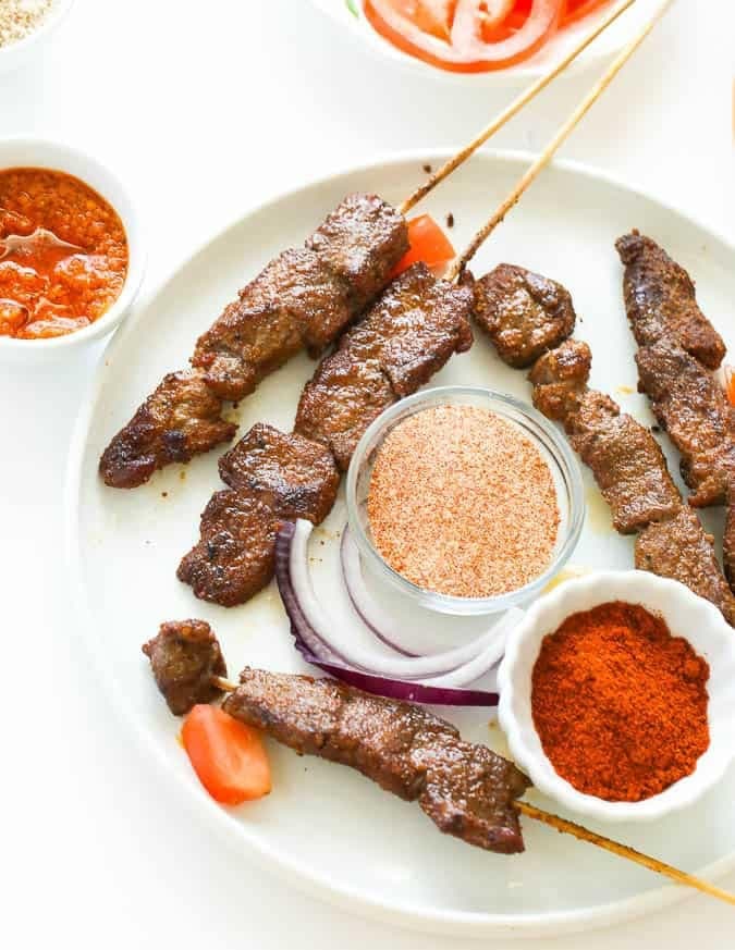 Suya – Brochettes de bœuf épicées africaines rôties
