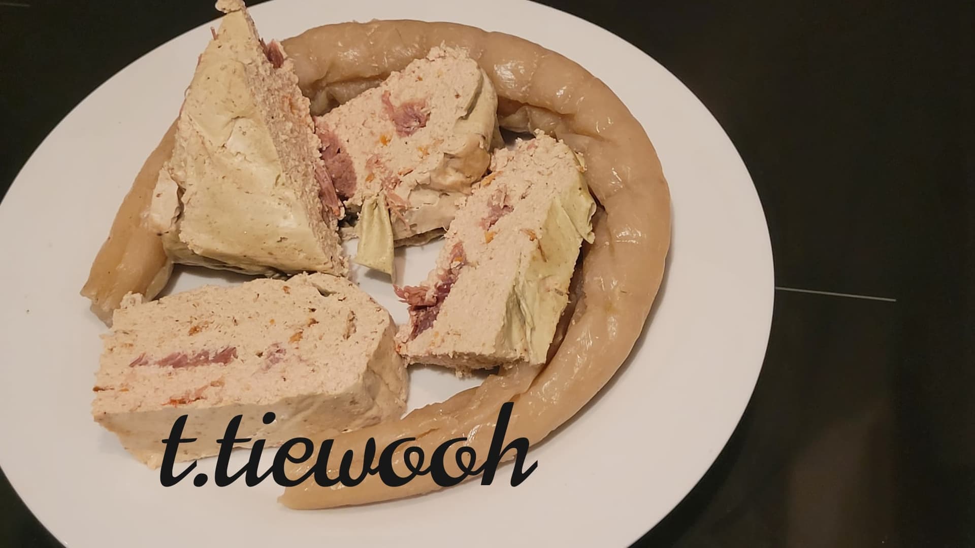 Mets de pistache et bâton de manioc