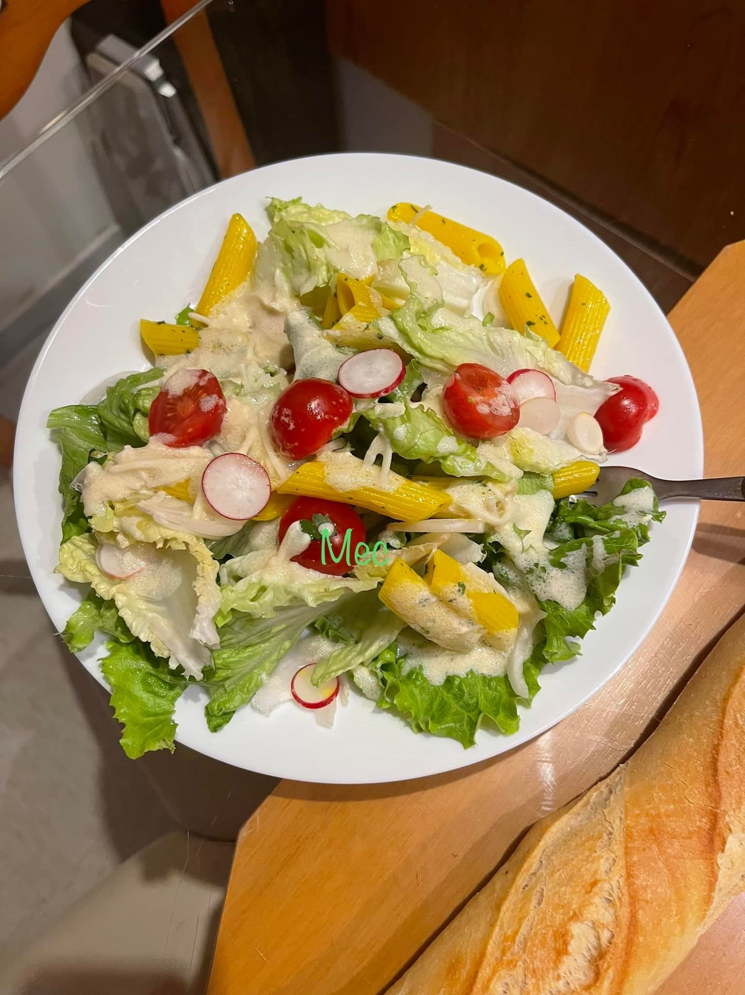 Salade de pâte à la sauce fromagère