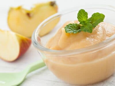 Comment faire de la purée de pommes pour les bébés.