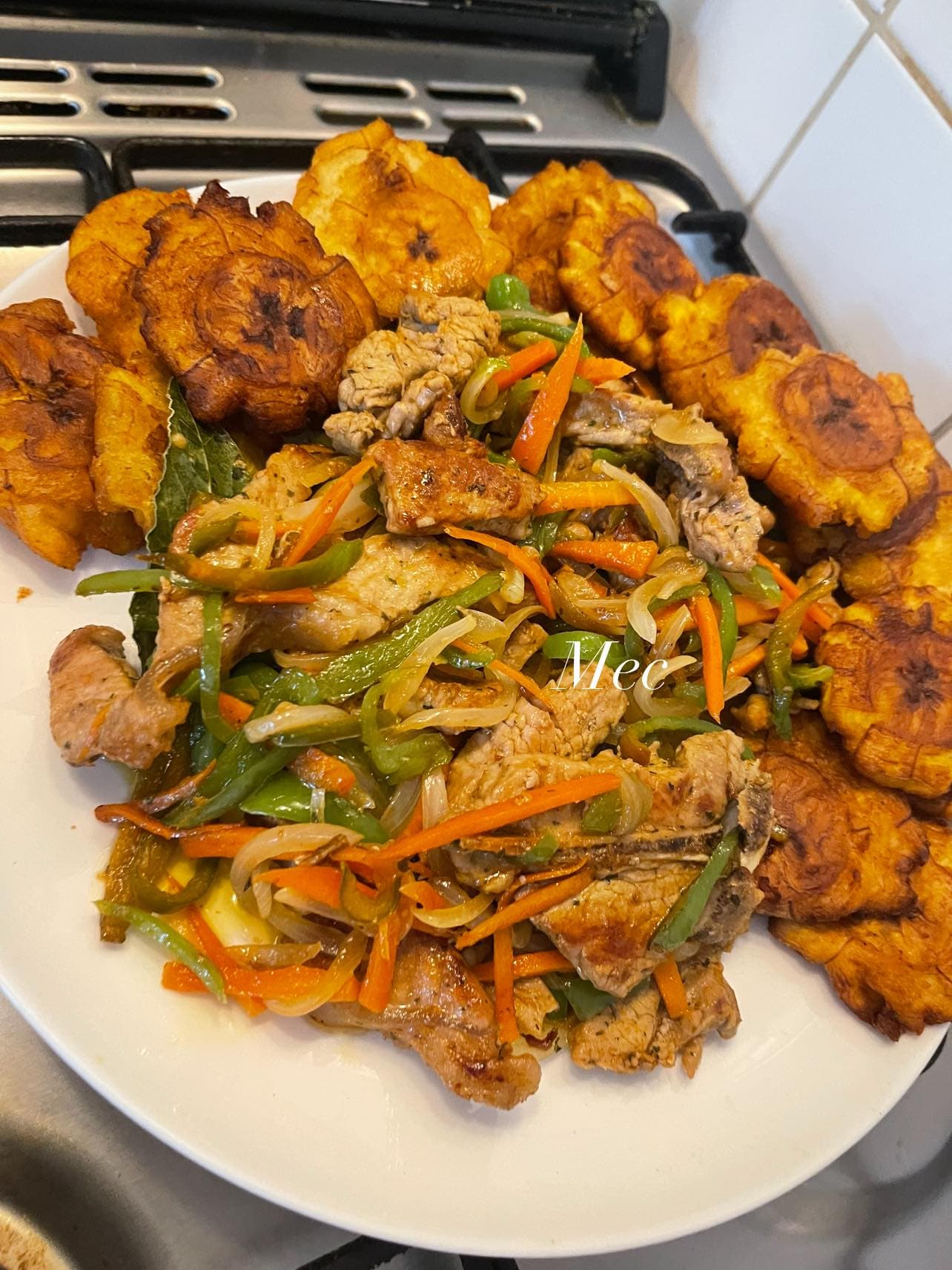 Sauté de veau et les bananes tapées