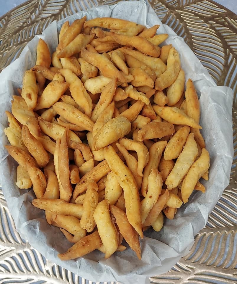 Croquettes salées crousti-moelleuses à l’oignon et aux herbes 🧅🥖✨