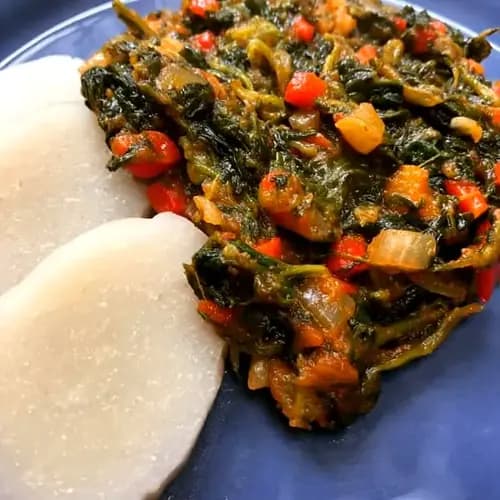 Chikwangue et sauce épinards : recette congolaise facile