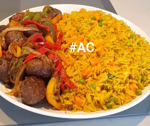 Boulettes de bĆuf dorĂ©es et riz aux lĂ©gumes : un plat colorĂ© et savoureux