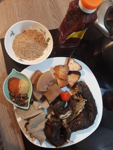 Cuisine de Chez Nous | Pâte noire avec une sauce "assrokouin " "ogbonnon" -  Cuisine de Chez Nous
