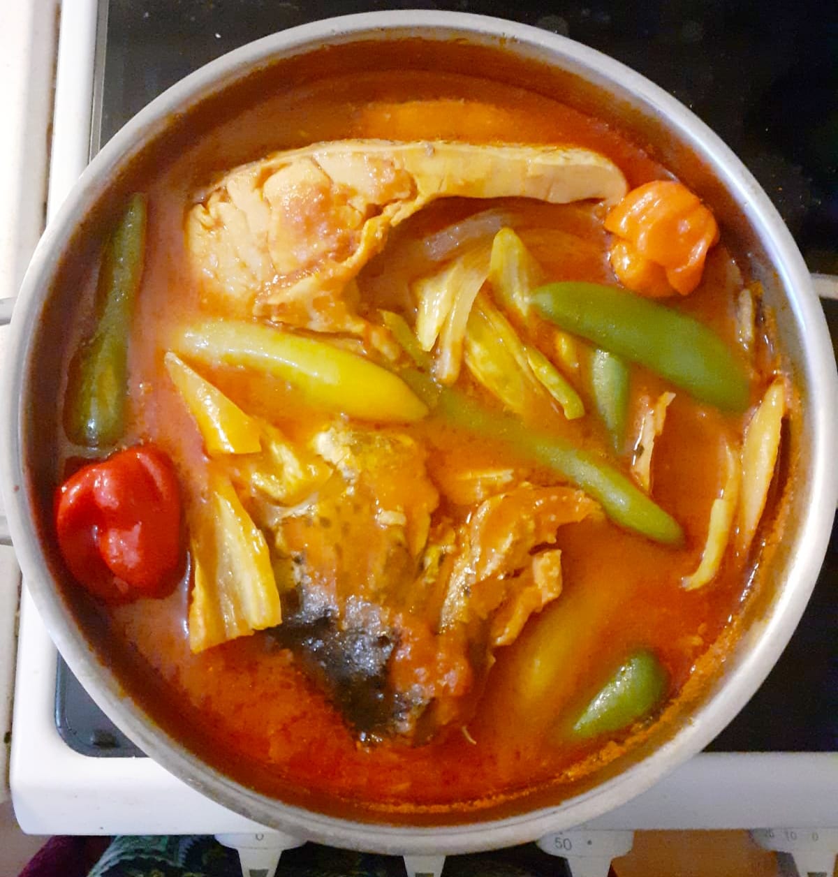 Cuisine de Chez Nous Sauce tomate aux poissons frais, bonne appétit (à la Togolaise) Cuisine