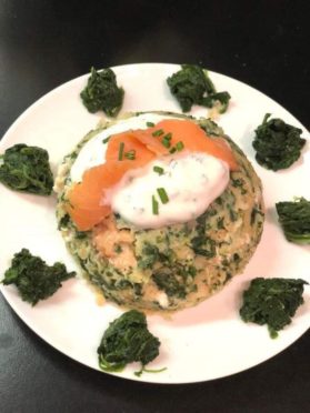 Scoop soupe Juice+ , épinard, saumon, crème légère ciboulette 