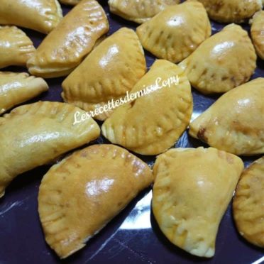 Pastel au four fourrées au chocolat