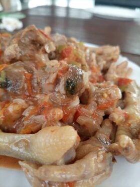 Gésiers et patte de poulet sautés