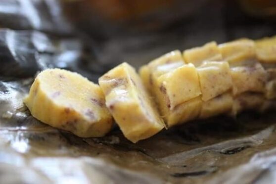 Nkonda (pain de manioc à la pate d’arachide