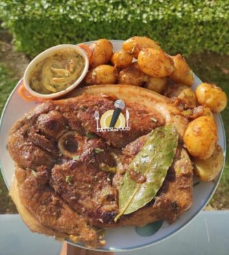 rouelle d’agneau accompagné de pommes