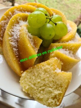 Gâteau moelleux à la noix de coco et sirop d’orange