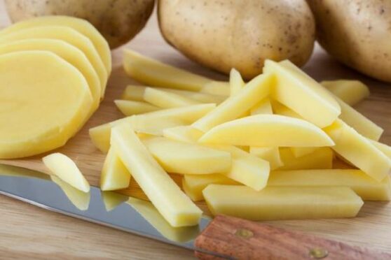 Comment conserver les pommes de terre après les avoir tranchées.
