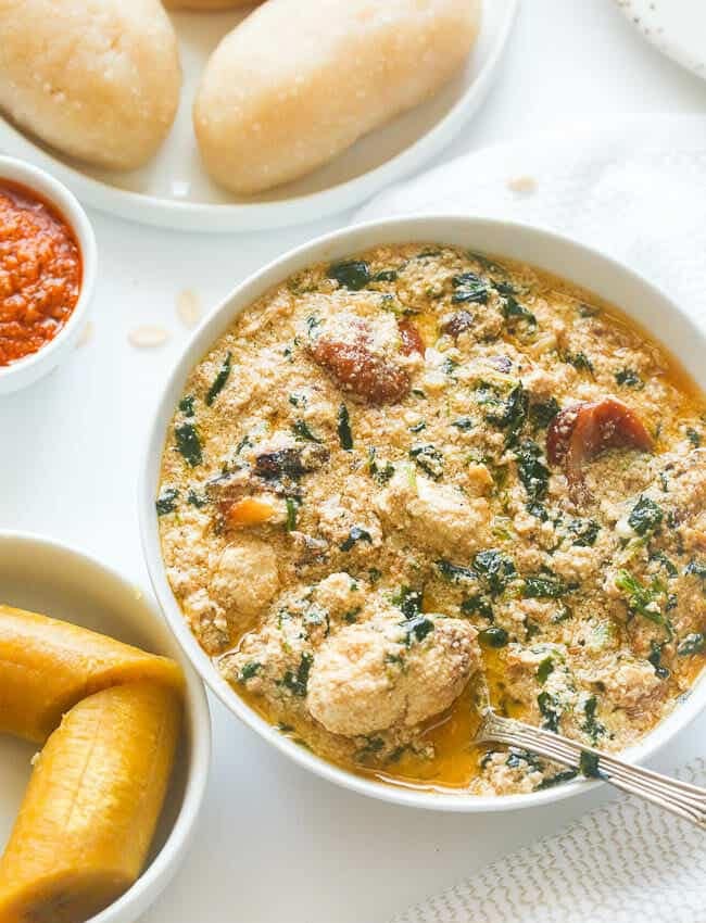 Sauce pistache avec les boules de manioc. Cuisine de Chez Nous