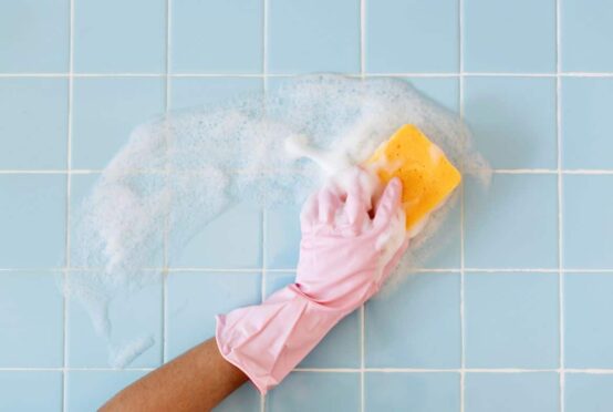 Armoires de cuisine graisseuses et collantes, Comment les rendre propre?