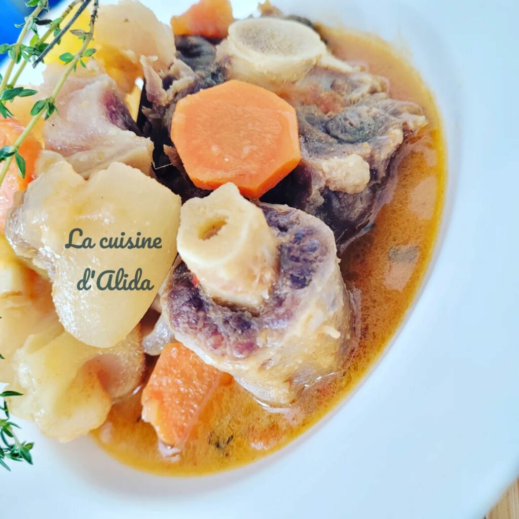 Bouillon de queue de patte de boeuf. Cuisine de Chez Nous
