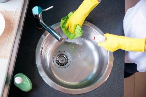 Comment faire briller un évier en inox ?