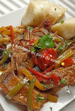 Poisson salé (Makayabou) aux légumes,