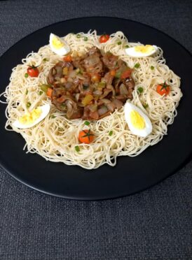 Gésiers aux légumes entourés de son nid de spaghettis