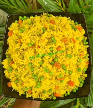 Riz jaune  aux petits légumes.
