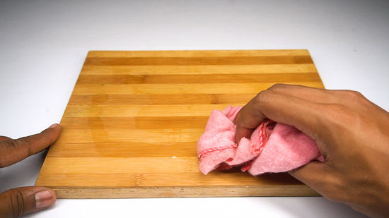 Astuces pour nettoyer correctement des planches à découper en bois
