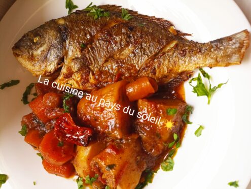 Daurade frit/ sauce tomate bien pimentée pommes de terre et carottes