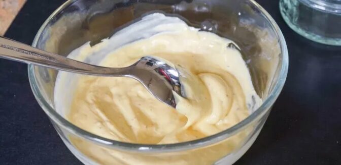 Comment rattraper une mayonnaise trop liquide?