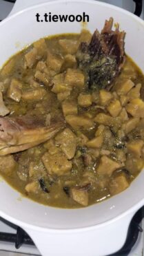 Ragoût de plantain découpés /raie fumée