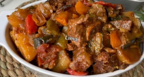 Ragoût de pommes de terre à la viande de mouton au four