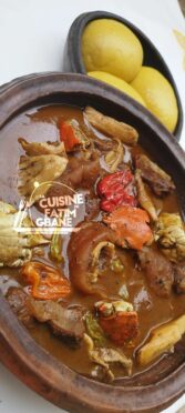 Foutou banane à la sauce djoumgblé (poudre de gombo sec)