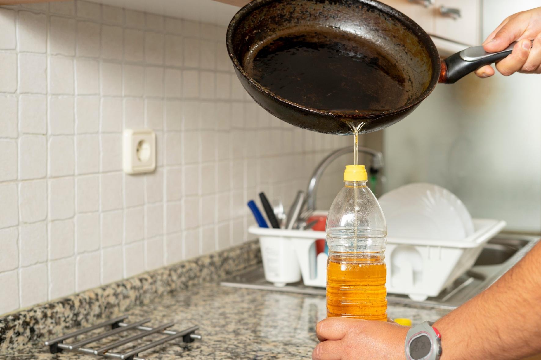 Astuce pour réutiliser une vieille huile de frirture Cuisine de Chez Nous