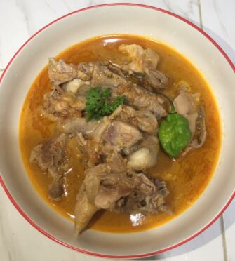 Soupe de poulet à l’akpi