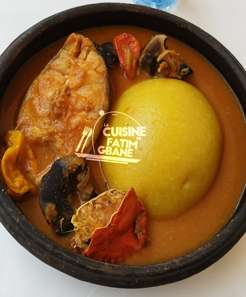 Du foutou banane accompagné d’une délicieuse sauce claire aux fruits de