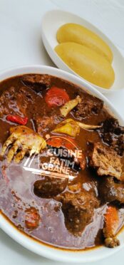 Du foutou banane à la sauce djoumgble