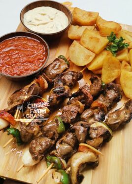 Des brochettes de gésier de poulet braisées à la poêle