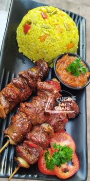 De brochettes de filets de bœuf assaisonnées Les marinades de ninie