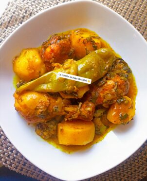 Pilons de poulet au curry et pommes de terre cuit au four
