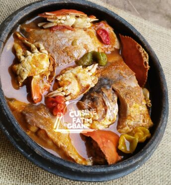 Une délicieuse sauce claire au poisson frais cuisiné avec la marinade la saveur africaine disponible chez Les marinades de ninie