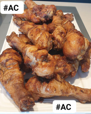 Pilons  de  poulet  frits  accompagnement  au  choix  avec  la  salade  de  fruits 😋👌