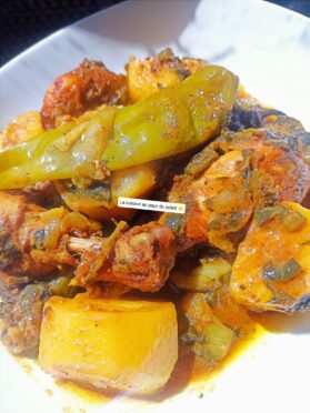 Pilons de poulet au curry et pommes de terre cuit au four