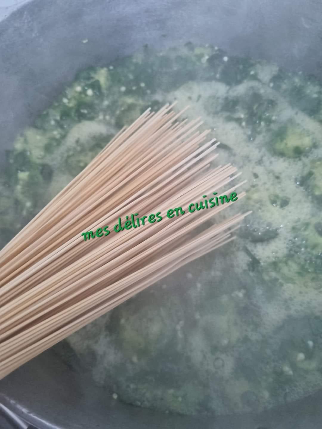 Duo de feuilles et gombo aux noix de palme