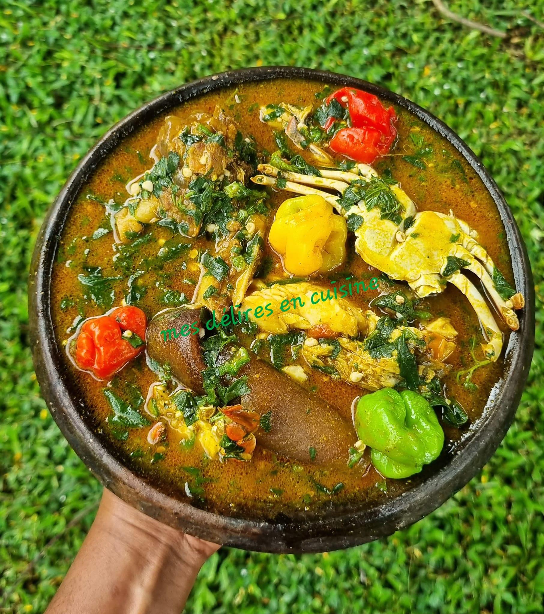 Duo de feuilles et gombo aux noix de palme