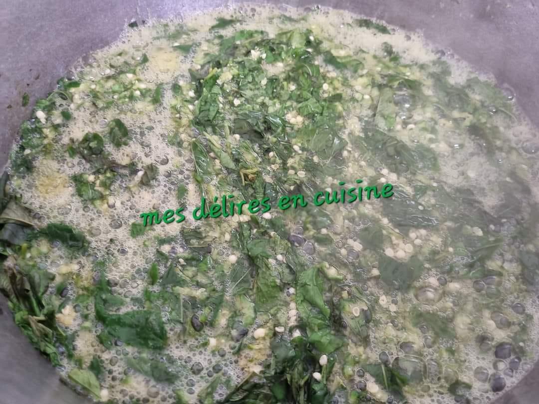 Duo de feuilles et gombo aux noix de palme