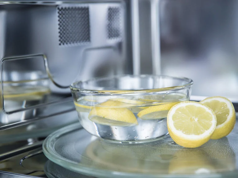5 endroits que vous devriez nettoyer dans votre cuisine avec du citron