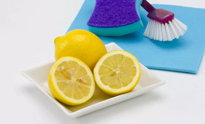 5 endroits que vous devriez nettoyer dans votre cuisine avec du citron